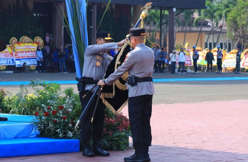 Serah Terima Pataka Polda Banten,…